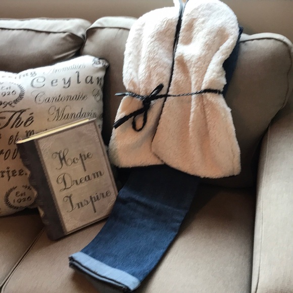 1 left! ⛄️ 🍁Women’s soft&comfy Sherpa Vest w/belt - Picture 2 of 8